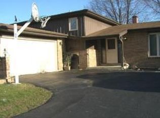 3 James Dr, Westmont, IL 60559