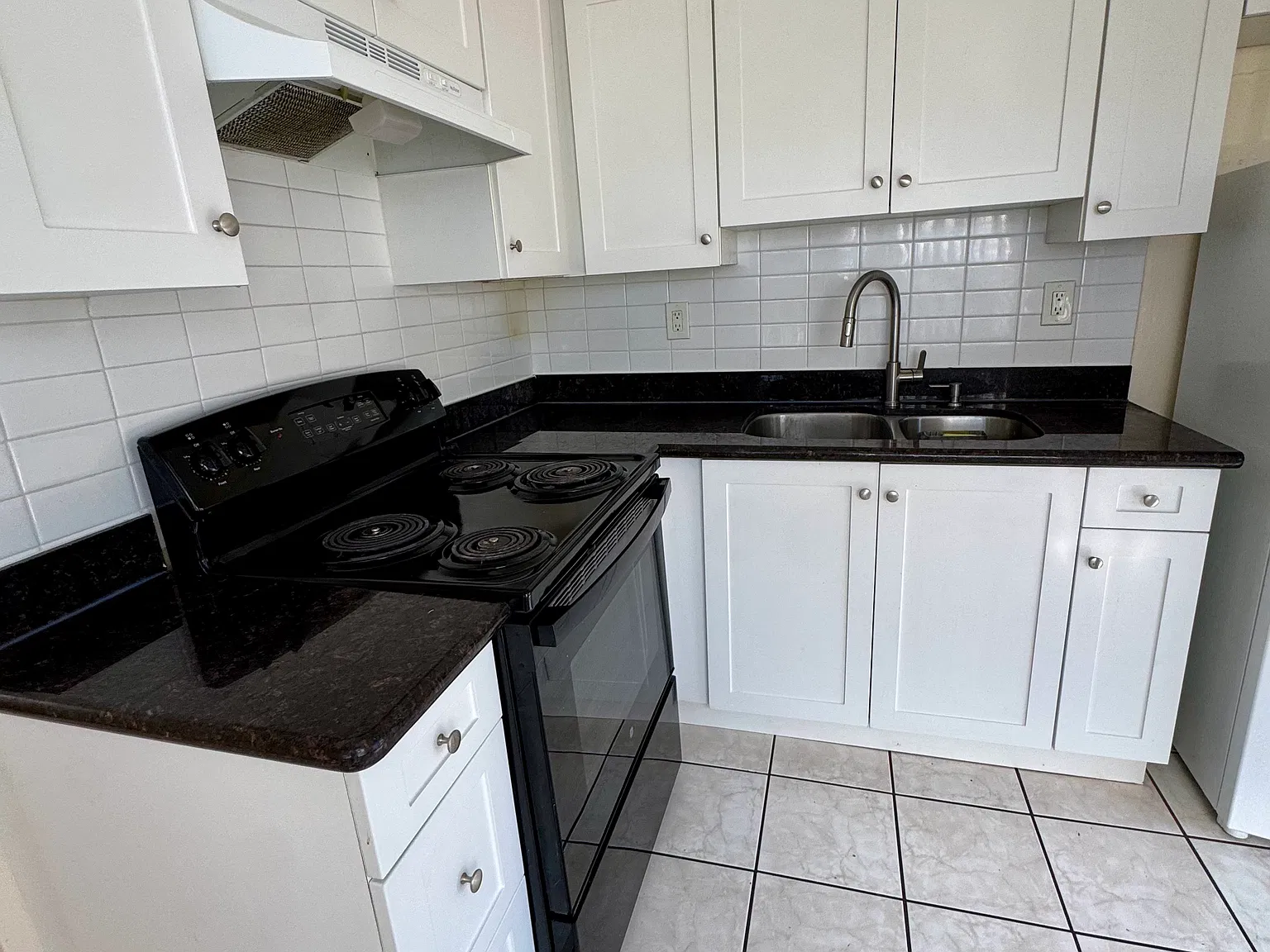 2 bed, 1000 sqft, $2,400 — Photo 3