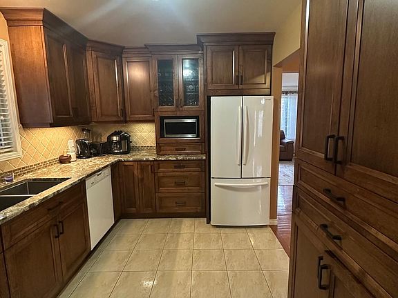 4th image of 646 Ridgeview Dr