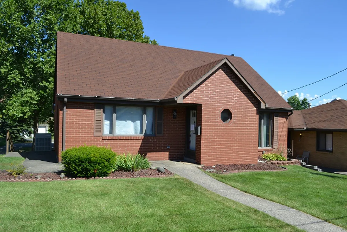 107 Kathleen Way photo 1