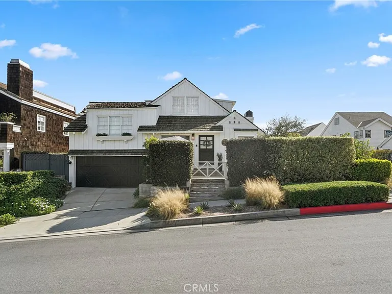 420 Acacia Ave — Photo 1
