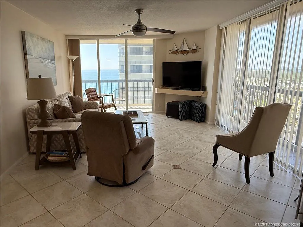 2 bed, 2.0 bath, 1437 sqft, $2,900 — Photo 2
