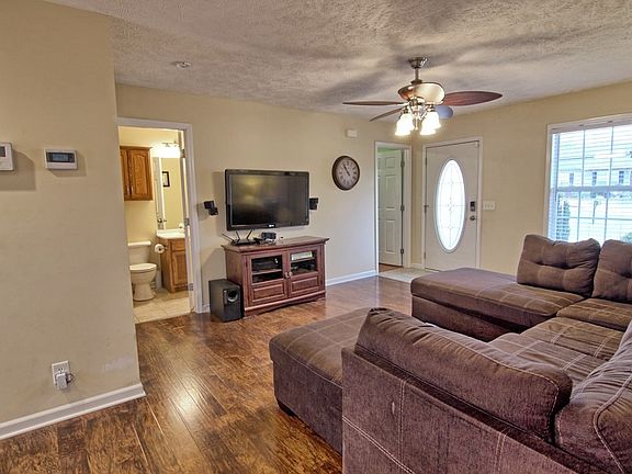 5th image of 211 Eventine Dr
