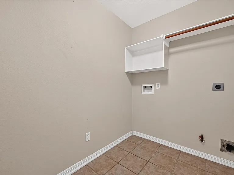 2726 Martinec Dr — Photo 22