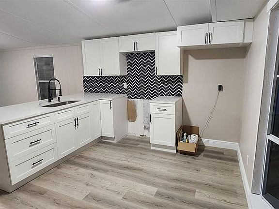 4th image of 14810 Thompson Ave