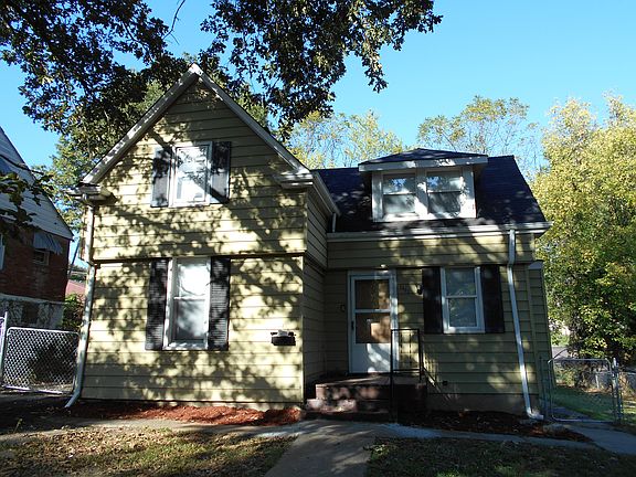 3rd image of 2403 Shirley Ave