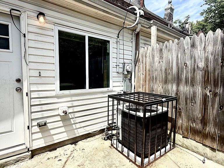 1819 N Port St — Photo 24
