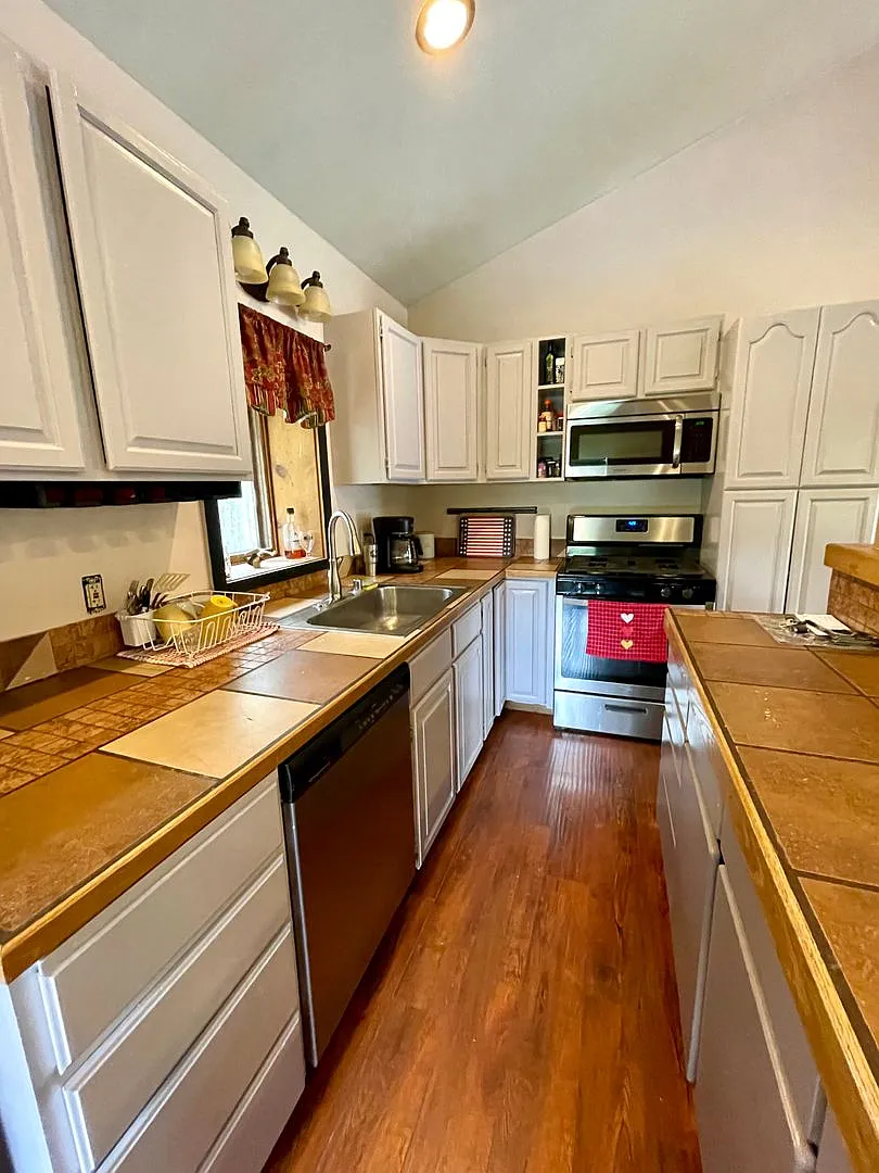 Seasonal Rental Home — Photo 3