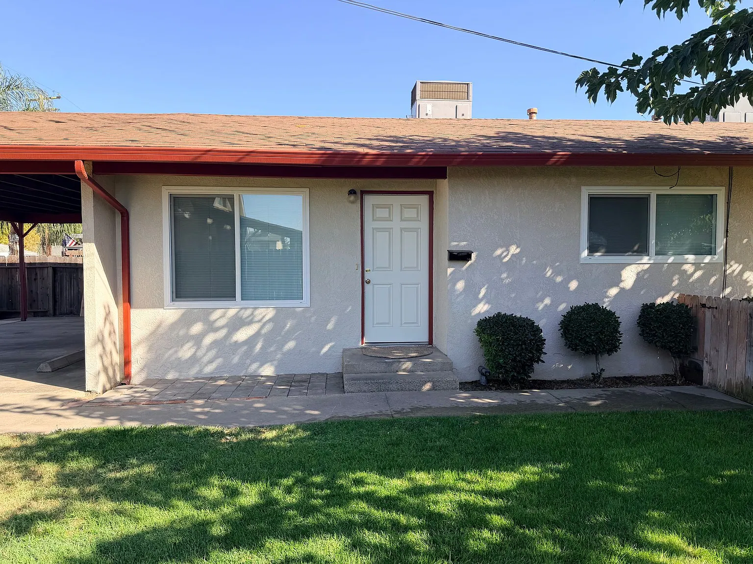 2 bed, 925 sqft, $1,600 — Photo 2