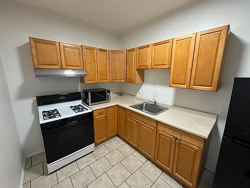 546 Walnut St #1 Photo 1