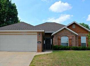 412 E Geneva St, Rogers, AR 72758