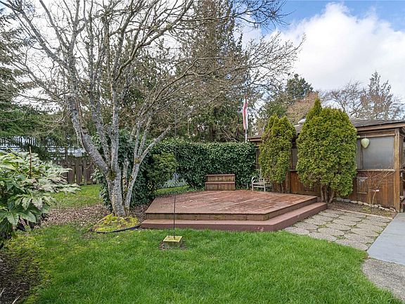 3rd image of 732 Humphrey Rd