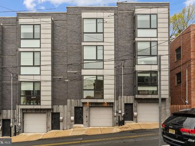226 Green Ln, Philadelphia, PA, 19128