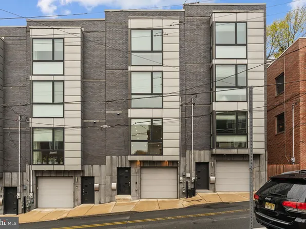 226 Green Ln, Philadelphia, PA 19128