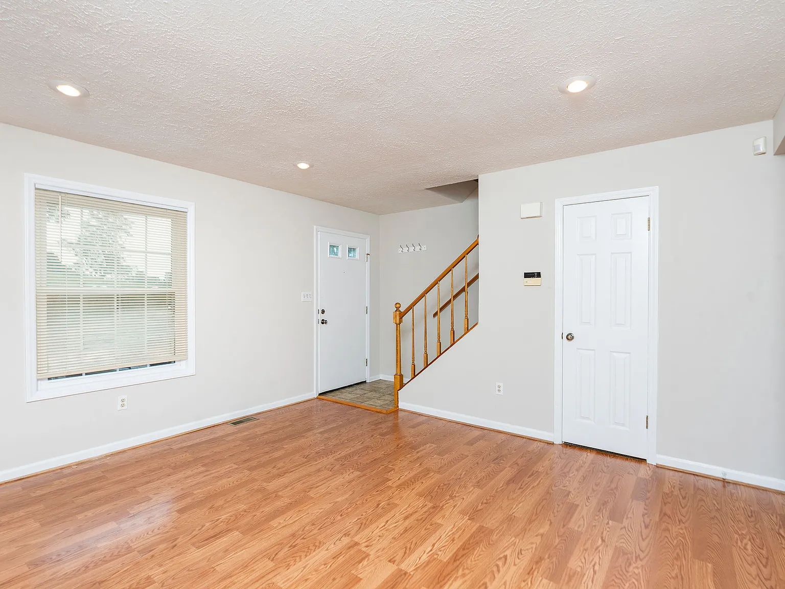 2 bed, 1.5 bath, 1100 sqft, $1,575 — Photo 2