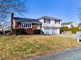 69 Hull St, Seekonk, MA 02771