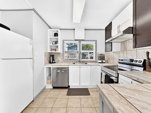 5th image of 12253 94th St NW