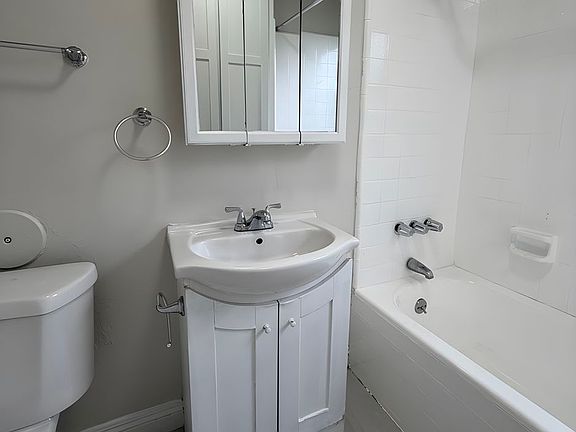5th image of 1038 W 57th St #1042-1/2