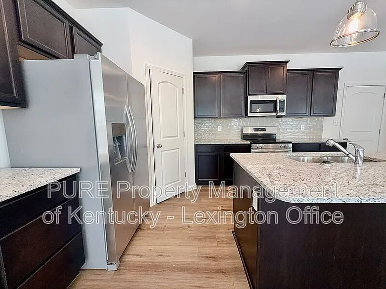 852 Halford Pl — Photo 15