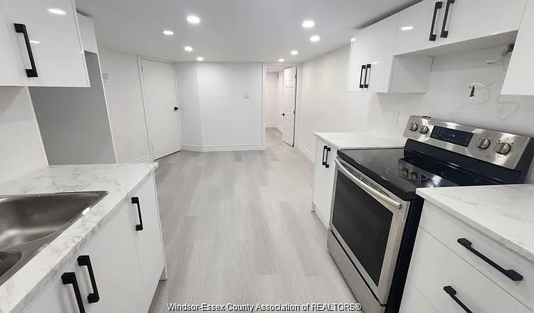 989 Oak St #LOWER — Photo 3