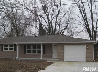 1004 W Madison St, Pawnee, IL 62558
