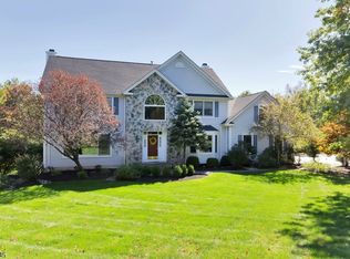 13 Fieldpointe Dr, Branchburg, NJ 08876