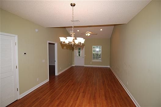 4th image of 305 Moss Creek Ln