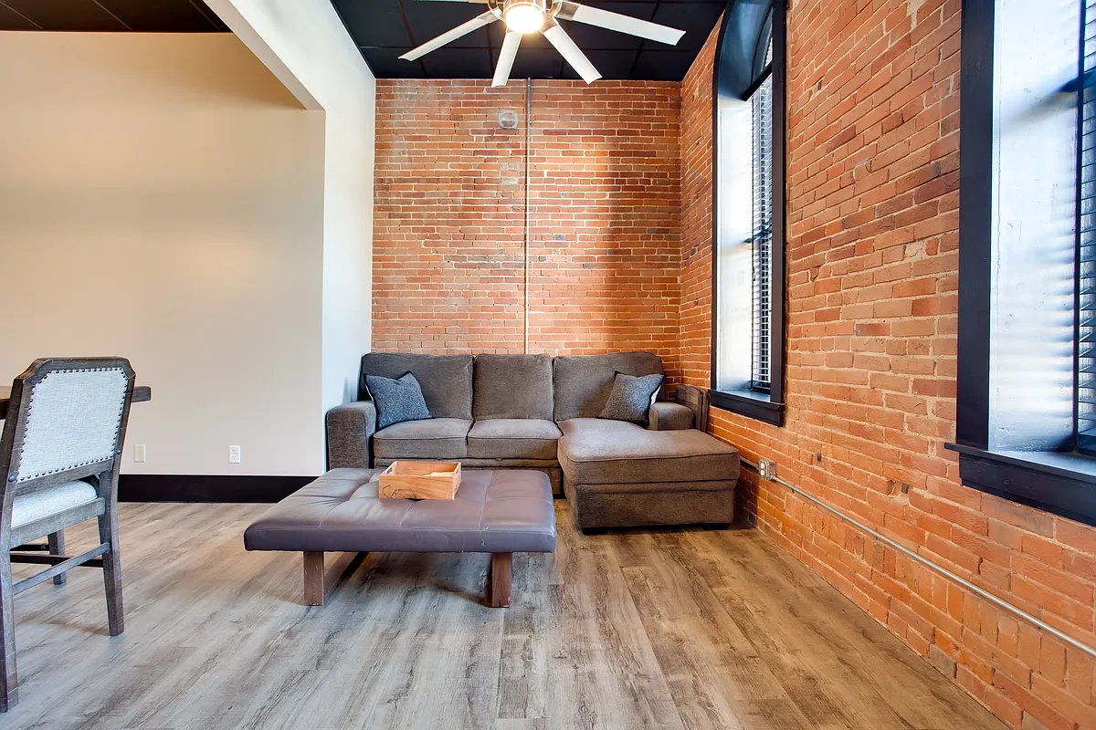 Building Photo - 130 N 5th St #1