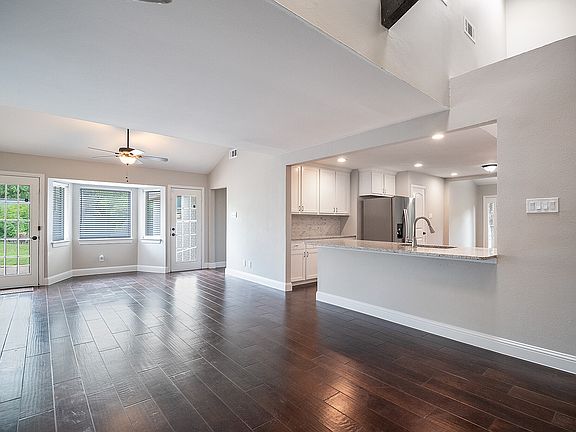 4th image of 11417 Lochwood Blvd