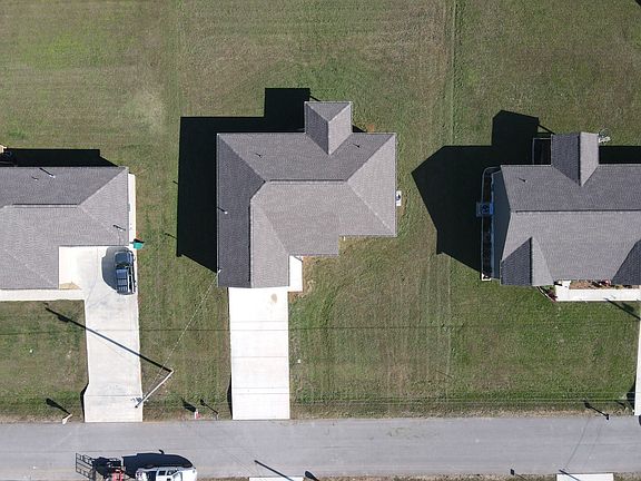 4th image of 658 Strawberry Dr
