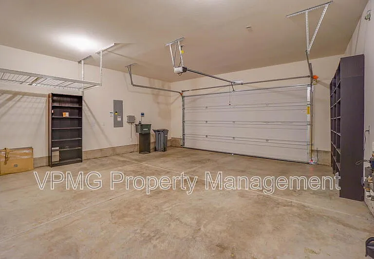 6301 N 89th Ave — Photo 40