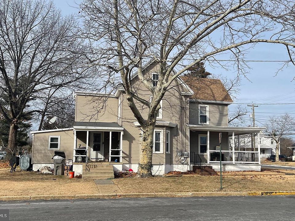 2nd image of 644 N Delaware St
