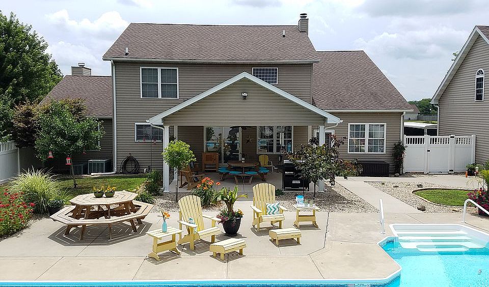 1st image of 230 Lakewood Dr