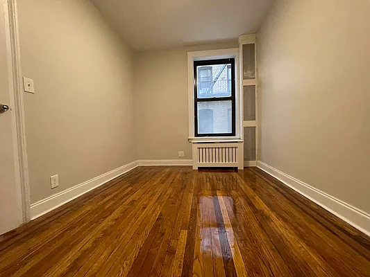 Rented by Hillel Realty Group | media 11