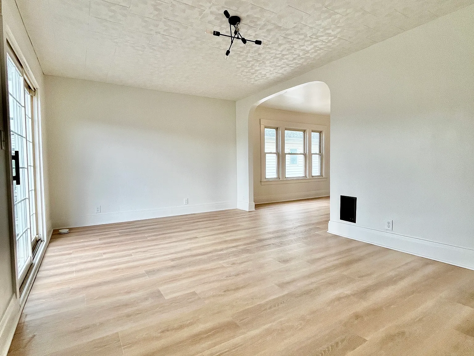 3 bed, 1395 sqft, $1,695 — Photo 2