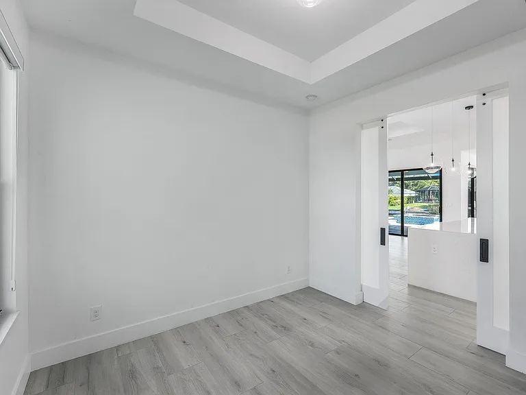 2107 SW 39th St — Photo 43