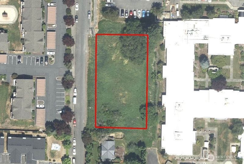 2nd image of 1215 9th Street SE