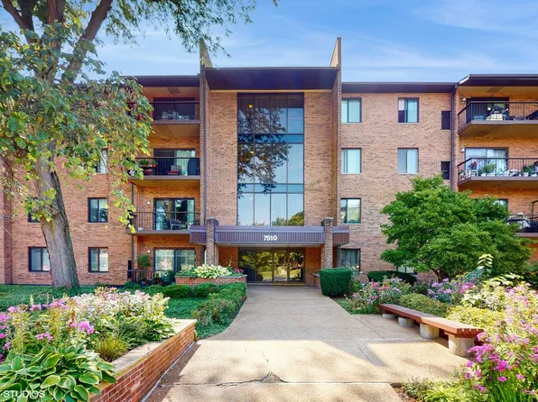 7510 Farmingdale Dr APT 302, Darien, IL 60561