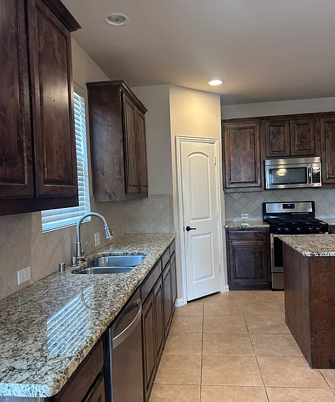3004 Hereford Dr — Photo 10