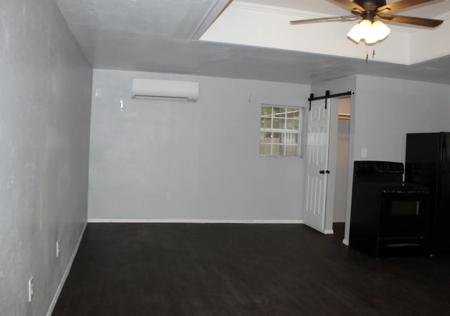 Studio Garage Apartment, All Bills Paid — Photo 2