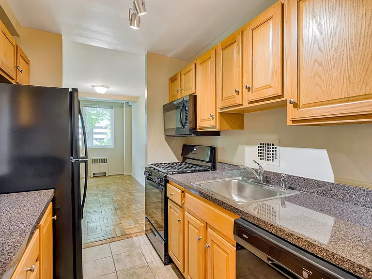 Thomas Wynne Apartments — Photo 44