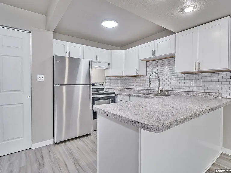 335-339 407 Southtowne Dr — Photo 81