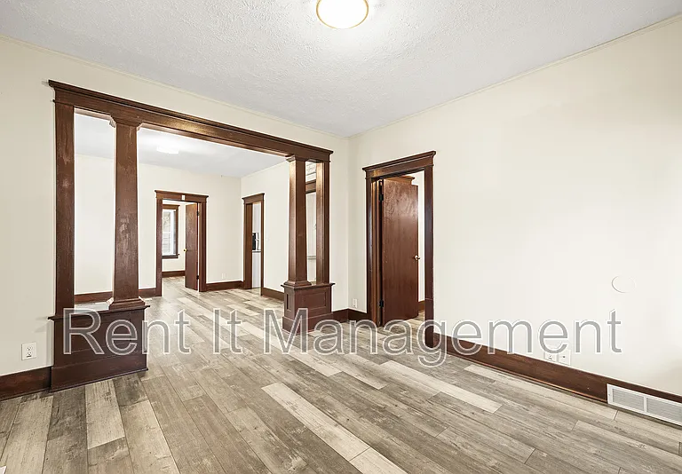 2816 N 19th Ave — Photo 13
