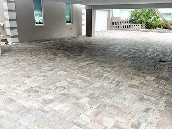 2nd image of 910 Santa Rosa Blvd
