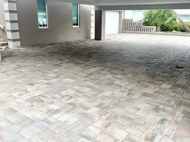 910 Santa Rosa Blvd — Photo 2