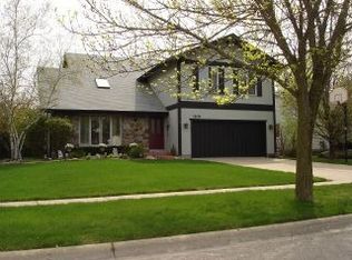 1109 Plum Tree Dr, Crystal Lake, IL 60014