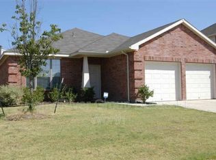 2824 Park Springs Dr, Grand Prairie, TX 75052