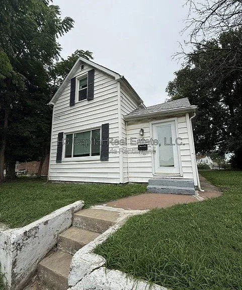 1715 Edwardsville Rd — Photo 2
