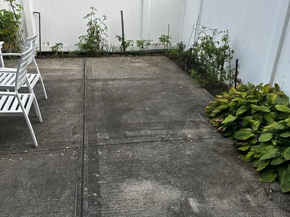 9811 Seaview Avenue image 27 of 28