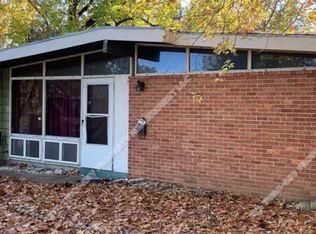 2910 Holiday Hl, Florissant, MO 63033